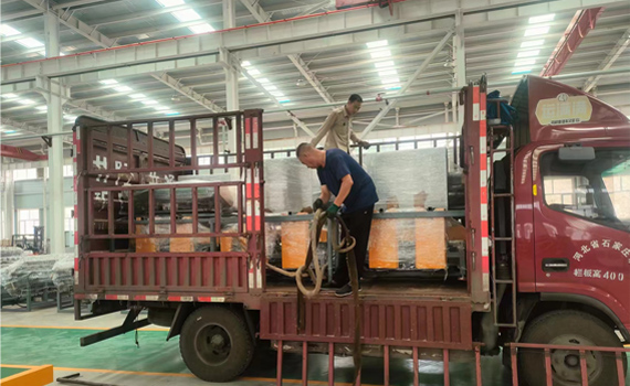 4 Stackting Machines Are Delivered To Customers